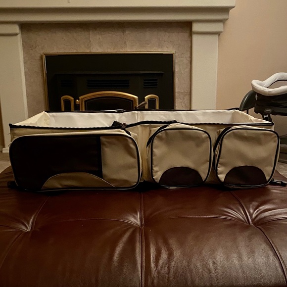 3 in 1 Diaper Bag Bassinet & Changing Station - Picture 10 of 12